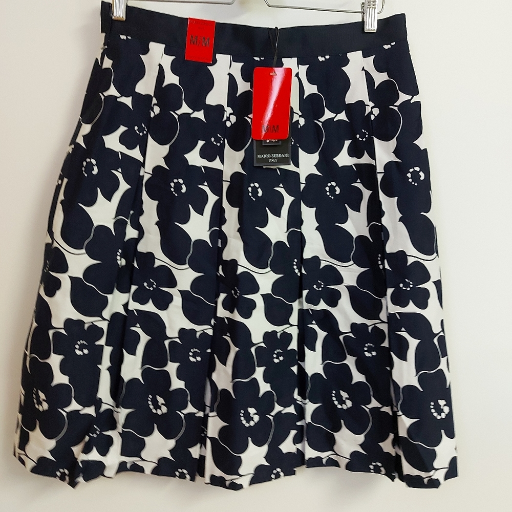 NWT Mario Serrani Italian Pleated Skirt in Navy Blue & White, Size M